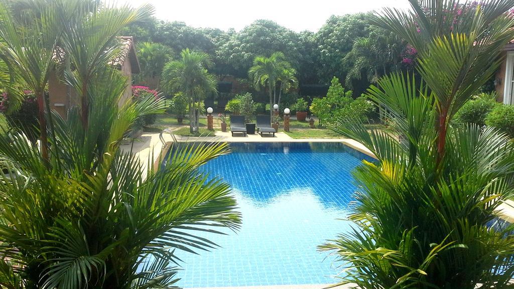 Pictory Garden Resort Sattahip Buitenkant foto