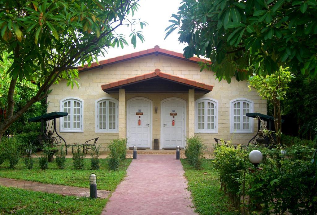 Pictory Garden Resort Sattahip Buitenkant foto